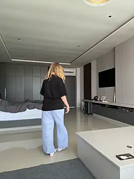 Snapshot of Nura_n_Sarah chatting on September 25, 2025, 4:18 am Nura n Sarah online show from September 25, 2025, 4:18 am