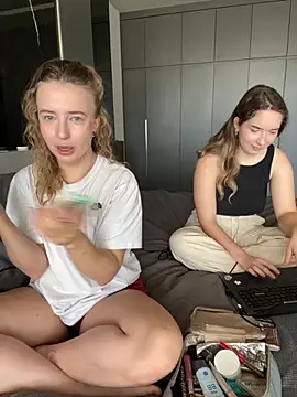 Snapshot of Nura_n_Sarah chatting on September 17, 2025, 3:08 am Nura n Sarah online show from September 17, 2025, 3:08 am