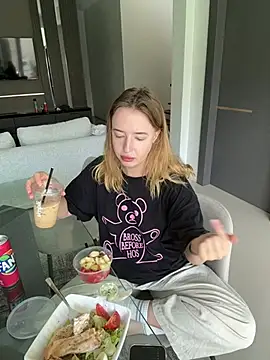 Snapshot of Nura_n_Sarah chatting on March 7, 2025, 5:51 am Nura n Sarah online show from March 7, 2025, 5:51 am