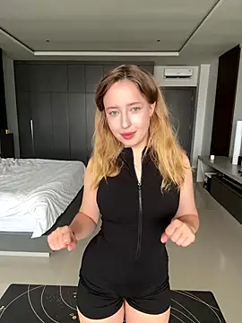 Snapshot of Nura_n_Sarah chatting on December 5, 2025, 5:28 am Nura n Sarah online show from December 5, 2025, 5:28 am