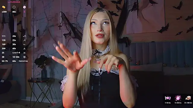 Snapshot of CarolReeves chatting on November 2, 2025, 5:56 am CarolReeves online show from November 2, 2025, 5:56 am