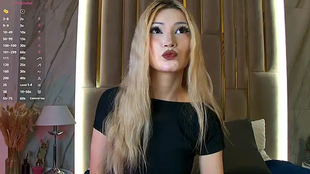 Snapshot of CarolReeves chatting on November 15, 2025, 5:55 am CarolReeves online show from November 15, 2025, 5:55 am