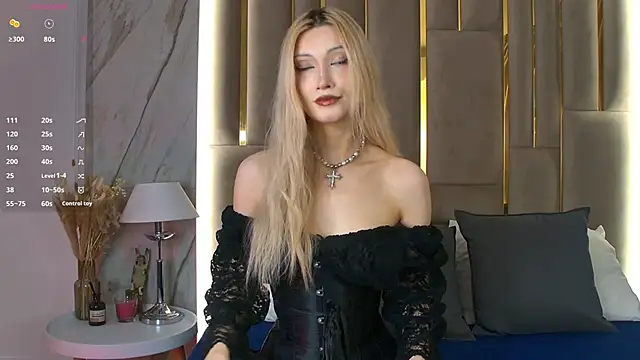 Snapshot of CarolReeves chatting on November 8, 2025, 6:06 am CarolReeves online show from November 8, 2025, 6:06 am