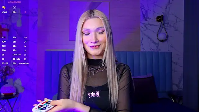 Snapshot of CarolReeves chatting on October 14, 2025, 10:05 am CarolReeves online show from October 14, 2025, 10:05 am