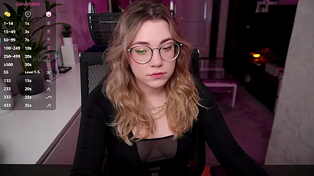 RemyCute online show from October 18, 2025, 1:46 pm