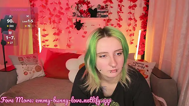 EmmyBunny online show from September 28, 2025, 3:19 pm