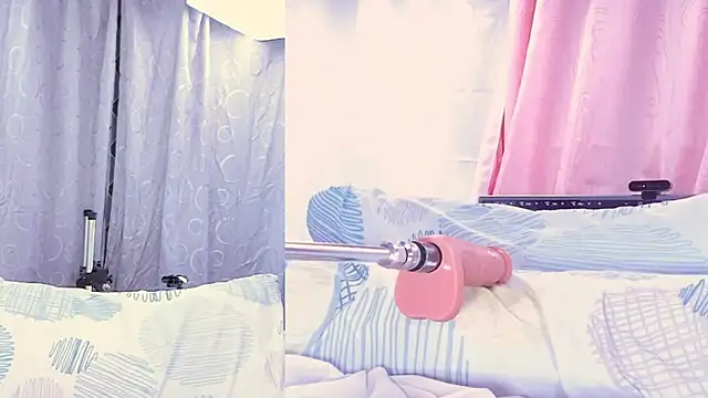 Snapshot of Aleska_James chatting on December 19, 2025, 1:13 pm Aleska James online show from December 19, 2025, 1:13 pm