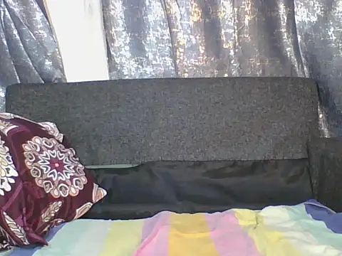 Snapshot of SilentQueen93 chatting on November 29, 2025, 2:01 am SilentQueen93 online show from November 29, 2025, 2:01 am