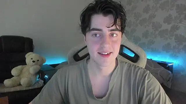 Snapshot of Knuckles17 chatting on June 24, 2026, 3:49 am Knuckles17 online show from June 24, 2026, 3:49 am