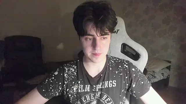Snapshot of Knuckles17 chatting on June 13, 2026, 11:02 pm Knuckles17 online show from June 13, 2026, 11:02 pm