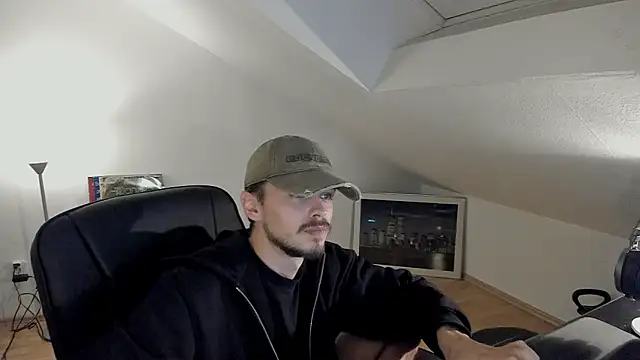 naked psy online show from October 24, 2025, 11:04 pm