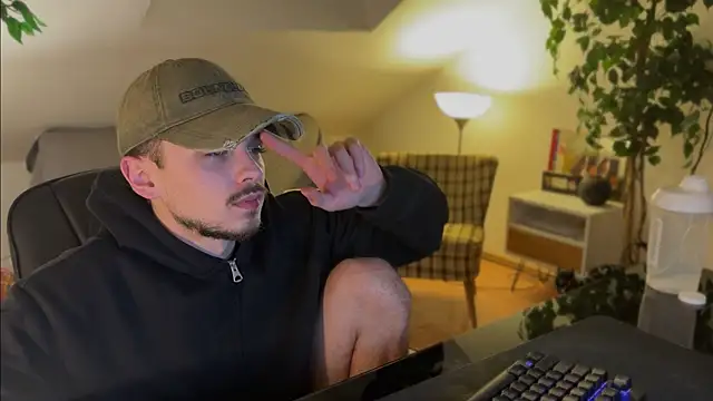 naked psy online show from December 14, 2025, 1:12 am