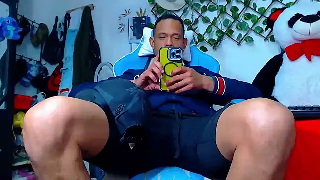 Snapshot of black_latin23cm chatting on March 9, 2026, 10:24 pm black latin23cm online show from March 9, 2026, 10:24 pm