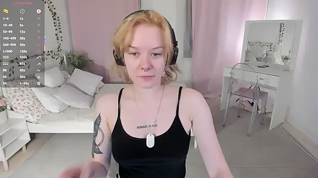 Snapshot of cyber_whore_ chatting on April 15, 2026, 7:36 am cyber whore online show from April 15, 2026, 7:36 am
