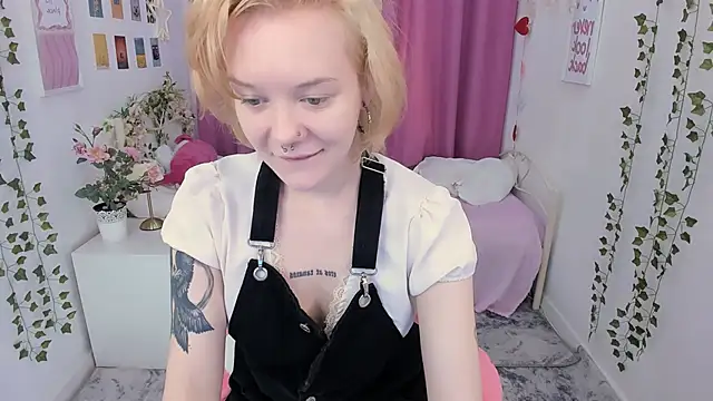 Snapshot of cyber_whore_ chatting on April 29, 2026, 10:27 pm cyber whore online show from April 29, 2026, 10:27 pm