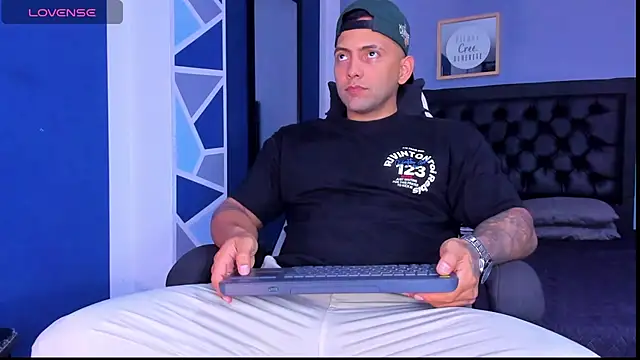 Snapshot of alex_oficial chatting on April 27, 2026, 4:54 am alex oficial online show from April 27, 2026, 4:54 am