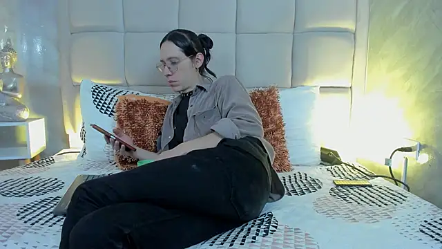 Hecatee 77 online show from February 7, 2026, 7:55 pm