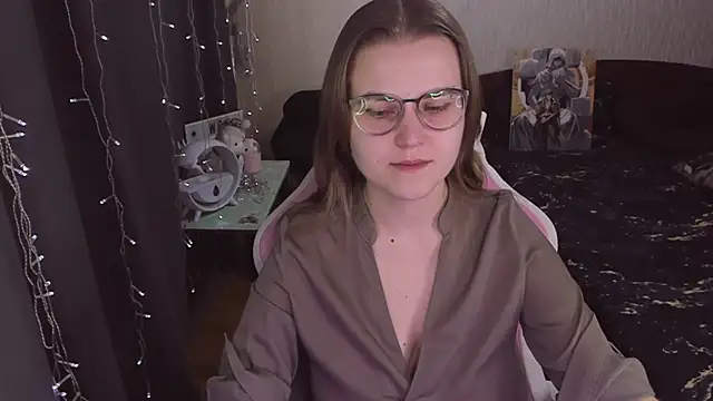 MissBrightShine online show from October 21, 2025, 10:58 am