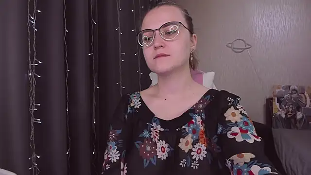 MissBrightShine online show from November 11, 2025, 10:21 am