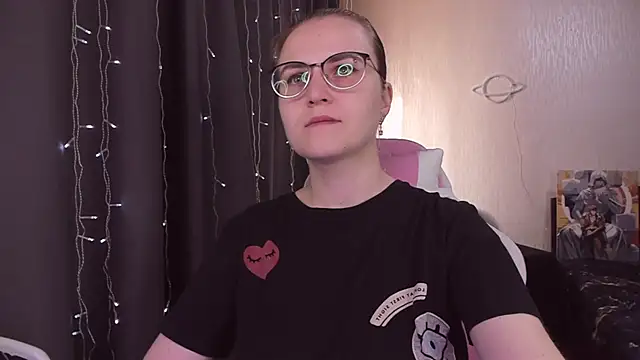 MissBrightShine online show from October 9, 2025, 6:47 am