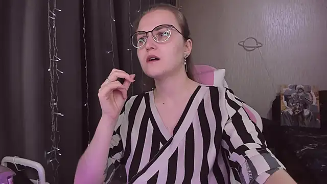 MissBrightShine online show from November 26, 2025, 10:37 am