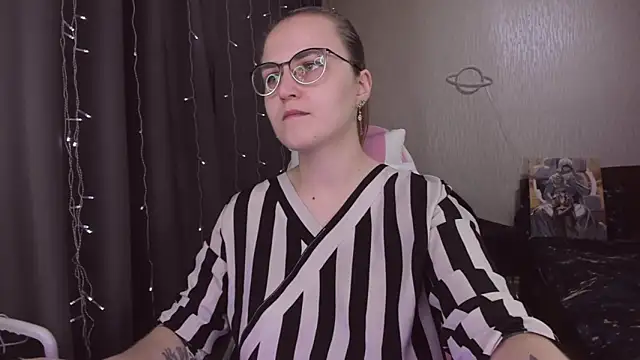 MissBrightShine online show from December 4, 2025, 11:20 am