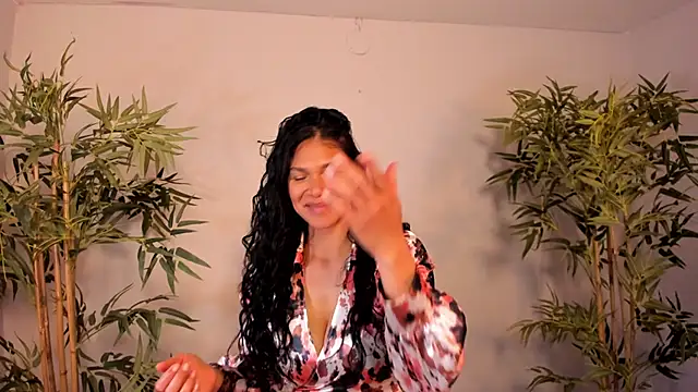 Snapshot of _aish_a_ chatting on October 14, 2025, 7:25 pm aish a online show from October 14, 2025, 7:25 pm