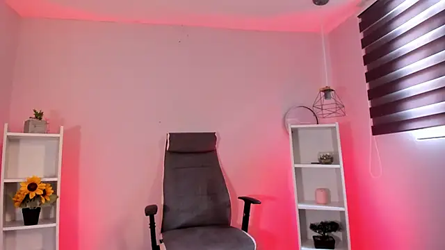 Snapshot of _aish_a_ chatting on November 4, 2025, 7:17 pm aish a online show from November 4, 2025, 7:17 pm