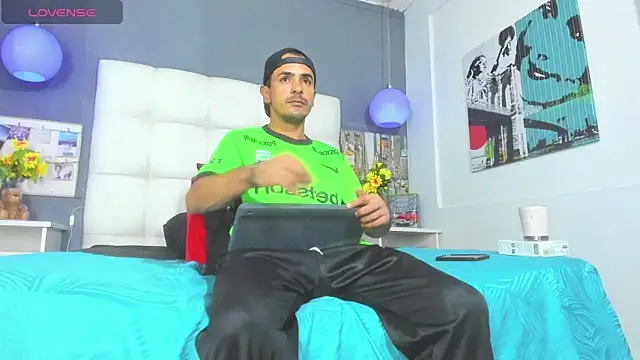 steffanxxll online show from February 9, 2026, 9:13 pm