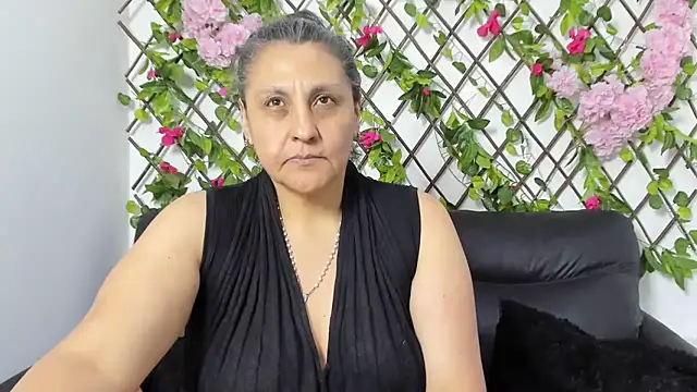 Snapshot of merlyna_goldens chatting on December 5, 2025, 1:38 am merlyna goldens online show from December 5, 2025, 1:38 am