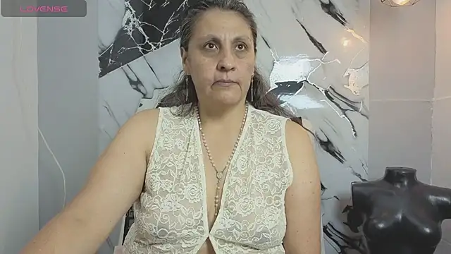 Snapshot of merlyna_goldens chatting on September 9, 2025, 3:38 am merlyna goldens online show from September 9, 2025, 3:38 am