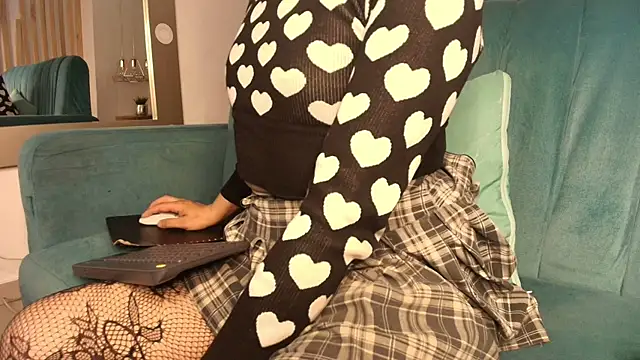 Snapshot of Satuurn_ chatting on April 8, 2026, 1:45 pm Satuurn online show from April 8, 2026, 1:45 pm