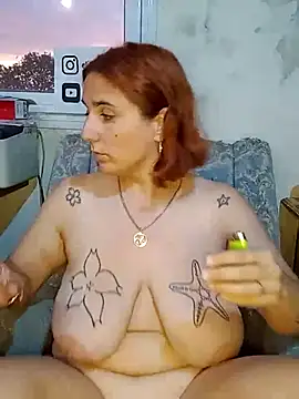 Snapshot of black_lady731 chatting on February 25, 2025, 10:42 pm black lady731 online show from February 25, 2025, 10:42 pm