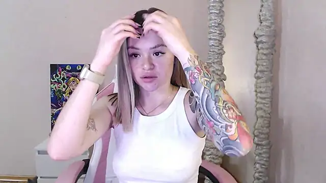 Snapshot of miaacatt chatting on October 10, 2025, 11:33 am miaacatt online show from October 10, 2025, 11:33 am