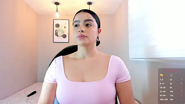 Paula Desousa online show from June 24, 2026, 7:33 pm