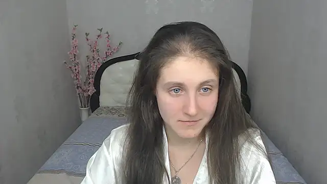 Holliy Cooper online show from February 19, 2025, 8:41 pm