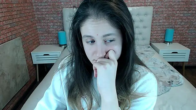 Snapshot of Holliy_Cooper chatting on November 28, 2025, 8:47 am Holliy Cooper online show from November 28, 2025, 8:47 am