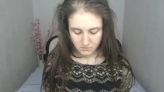 Holliy Cooper online show from February 27, 2025, 12:34 pm