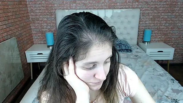 Snapshot of Holliy_Cooper chatting on November 4, 2025, 8:29 am Holliy Cooper online show from November 4, 2025, 8:29 am