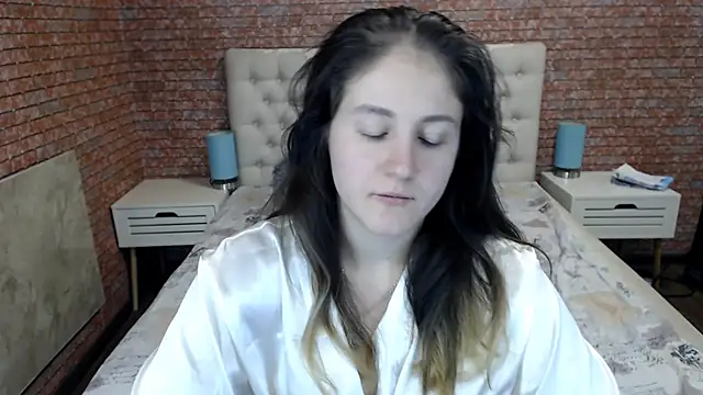 Snapshot of Holliy_Cooper chatting on October 9, 2025, 8:59 am Holliy Cooper online show from October 9, 2025, 8:59 am