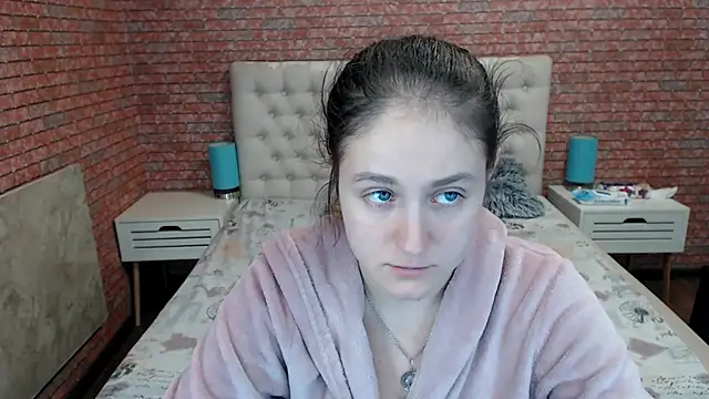 Snapshot of Holliy_Cooper chatting on October 15, 2025, 7:38 am Holliy Cooper online show from October 15, 2025, 7:38 am