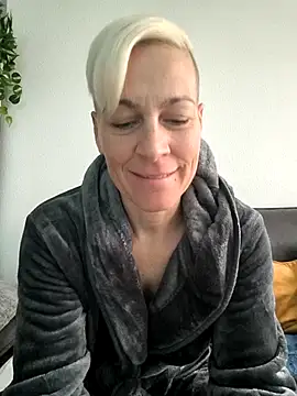 Snapshot of DarleenHot chatting on October 25, 2025, 7:18 am DarleenHot online show from October 25, 2025, 7:18 am