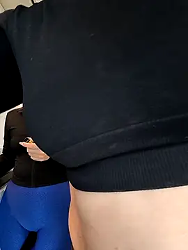 Snapshot of DarleenHot chatting on December 14, 2025, 8:53 am DarleenHot online show from December 14, 2025, 8:53 am