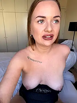 Snapshot of ElenaRebelle chatting on October 25, 2025, 7:07 am ElenaRebelle online show from October 25, 2025, 7:07 am