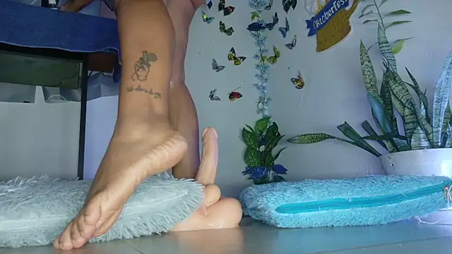 lucy hairypussy83 online show from September 28, 2025, 2:35 pm