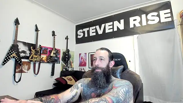 Snapshot of StevenRiseNYC chatting on June 18, 2026, 11:32 pm StevenRiseNYC online show from June 18, 2026, 11:32 pm