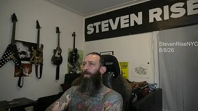 Snapshot of StevenRiseNYC chatting on August 8, 2026, 10:39 pm StevenRiseNYC online show from August 8, 2026, 10:39 pm