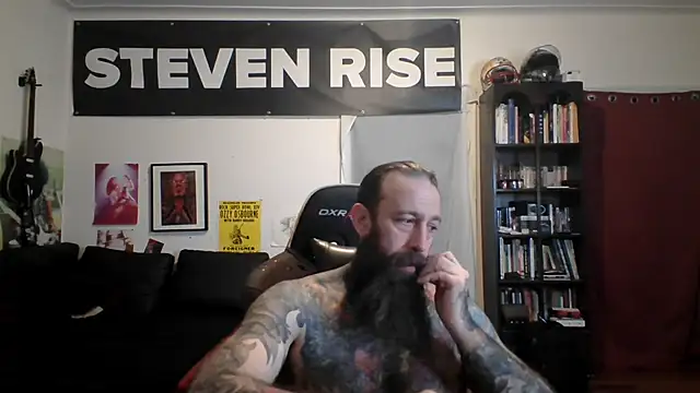 Snapshot of StevenRiseNYC chatting on June 1, 2026, 1:39 am StevenRiseNYC online show from June 1, 2026, 1:39 am