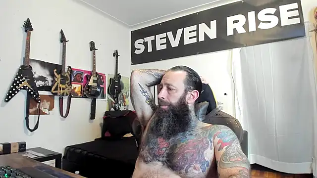 Snapshot of StevenRiseNYC chatting on June 7, 2026, 10:59 pm StevenRiseNYC online show from June 7, 2026, 10:59 pm