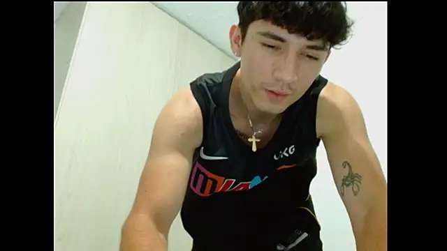 Snapshot of ChicoMaloFfF chatting on October 18, 2025, 8:00 pm ChicoMaloFfF online show from October 18, 2025, 8:00 pm